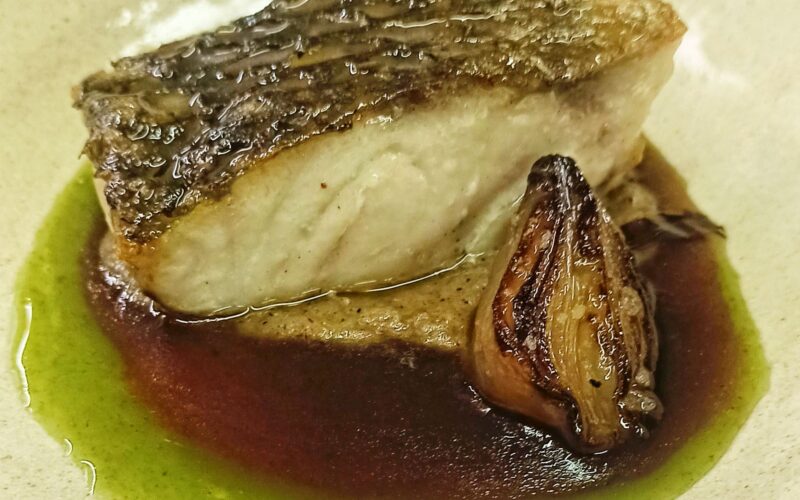 Corball amb vinagreta de ceba Corball amb vinagreta de ceba